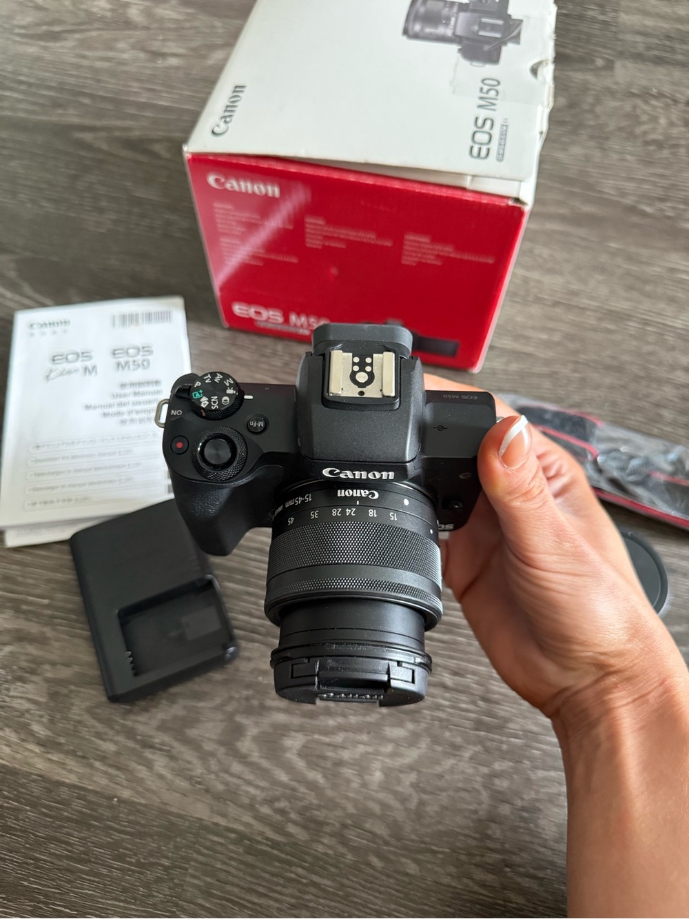 Canon EOS m50 Camera with Interchangeable Lens - Picture 2 of 16